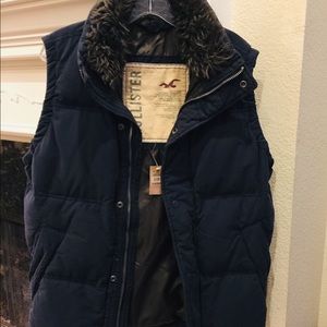 NWT Hollister men’s vest Size M in dark navy.